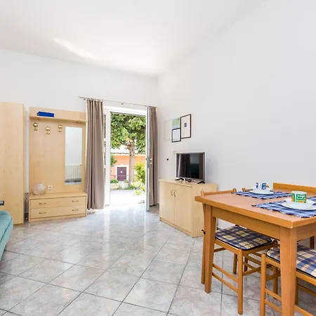 In Obrs Mit Kleiner Terrasse Und Meerbli By Interhome Apartmán *