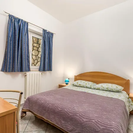 Apartmán In Obrs Mit Kleiner Terrasse Und Meerbli By Interhome