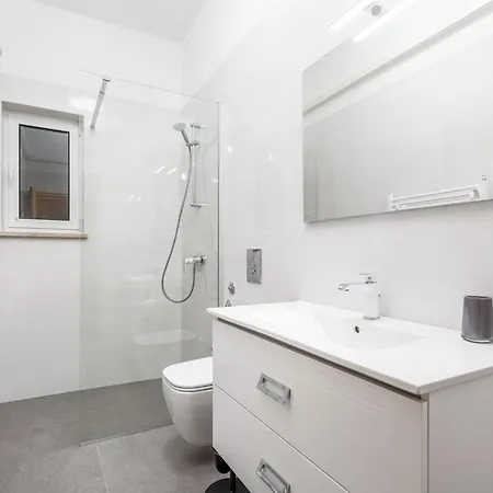 In Obrs Mit Kleiner Terrasse Und Meerbli By Interhome Apartmán Mošćenička Draga