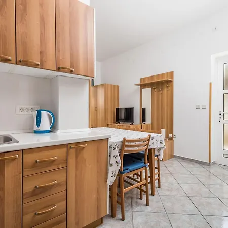 In Obrs Mit Kleiner Terrasse Und Meerbli By Interhome Apartmán